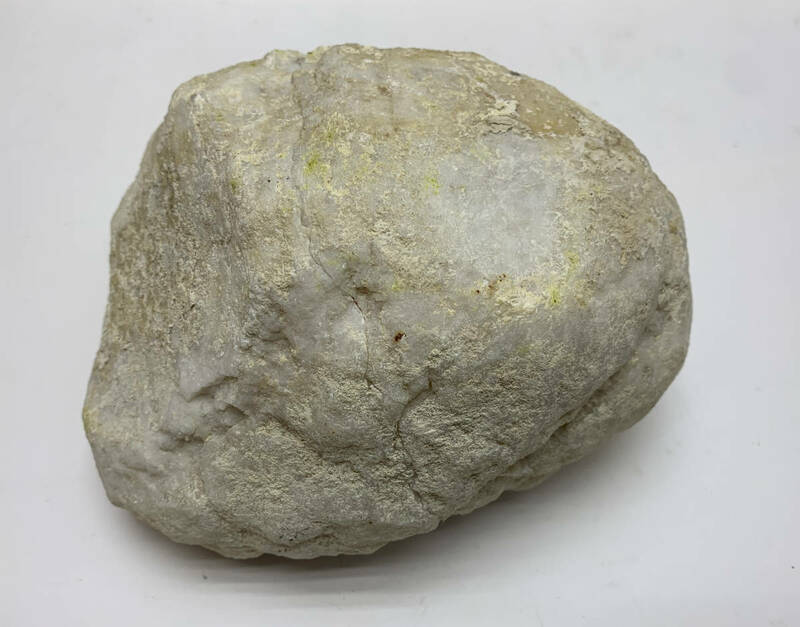 □ 水晶 原石 天然石 重さ2.34kg ストーン 鉱物 標本 石 置物 オブジェ 飾り物