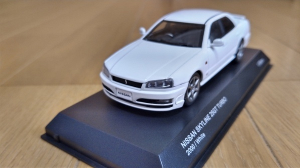 即決　京商　カラーサンプル　NISSAN　SKYLINE　25GT　TURBO　2000　ホワイト　白　日産　スカイライン　ターボ　1/43　絶版　レア