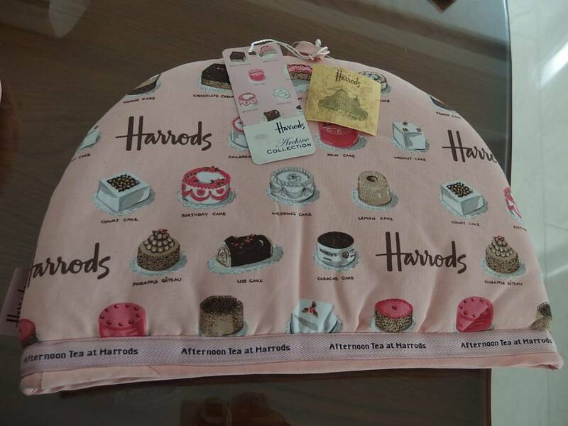 新品未使用タグ付き　英国本店で購入　ハロッズ　Harrods　ティーコジー　スイーツ柄　可愛い　ピンク