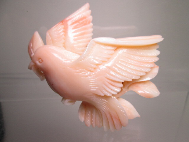 【江月】土佐珊瑚 K18 本珊瑚オリーブに平和の鳩彫刻帯留め 52g