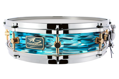 The Maple 4x14 Snare Drum Turquoise Oyster
