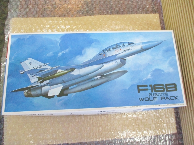 プラモデル フジミ 1/72 ジェネラルダイナミックスF-16Bファイティングファルコン アメリカ空軍 未組み立て 昔のプラモ