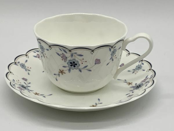 【日陶】Nitto　ブルー系『小花柄　コーヒーカップ＆ソーサー』　美品　定形外可　　M1017A