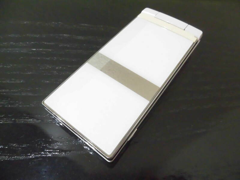 【新品同様！超美品】 判定〇 NTTdocomo SH‐03D Bluetooth WiFi 対応モデル ドコモ White ホワイト SHARP シャープ 携帯電話 ガラケー