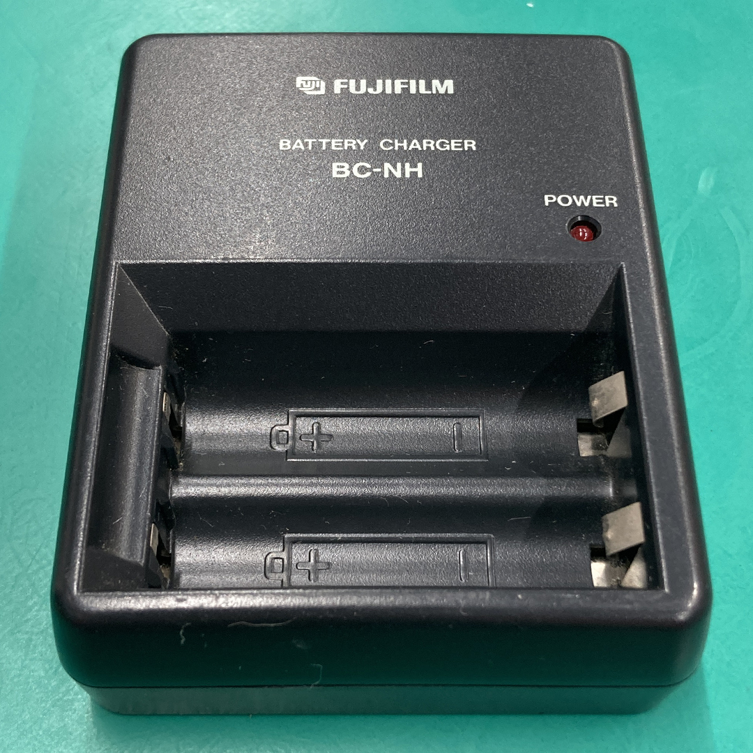 ★ フジフィルム バッテリーチャージャー BC-NH ジャンク品 R00396