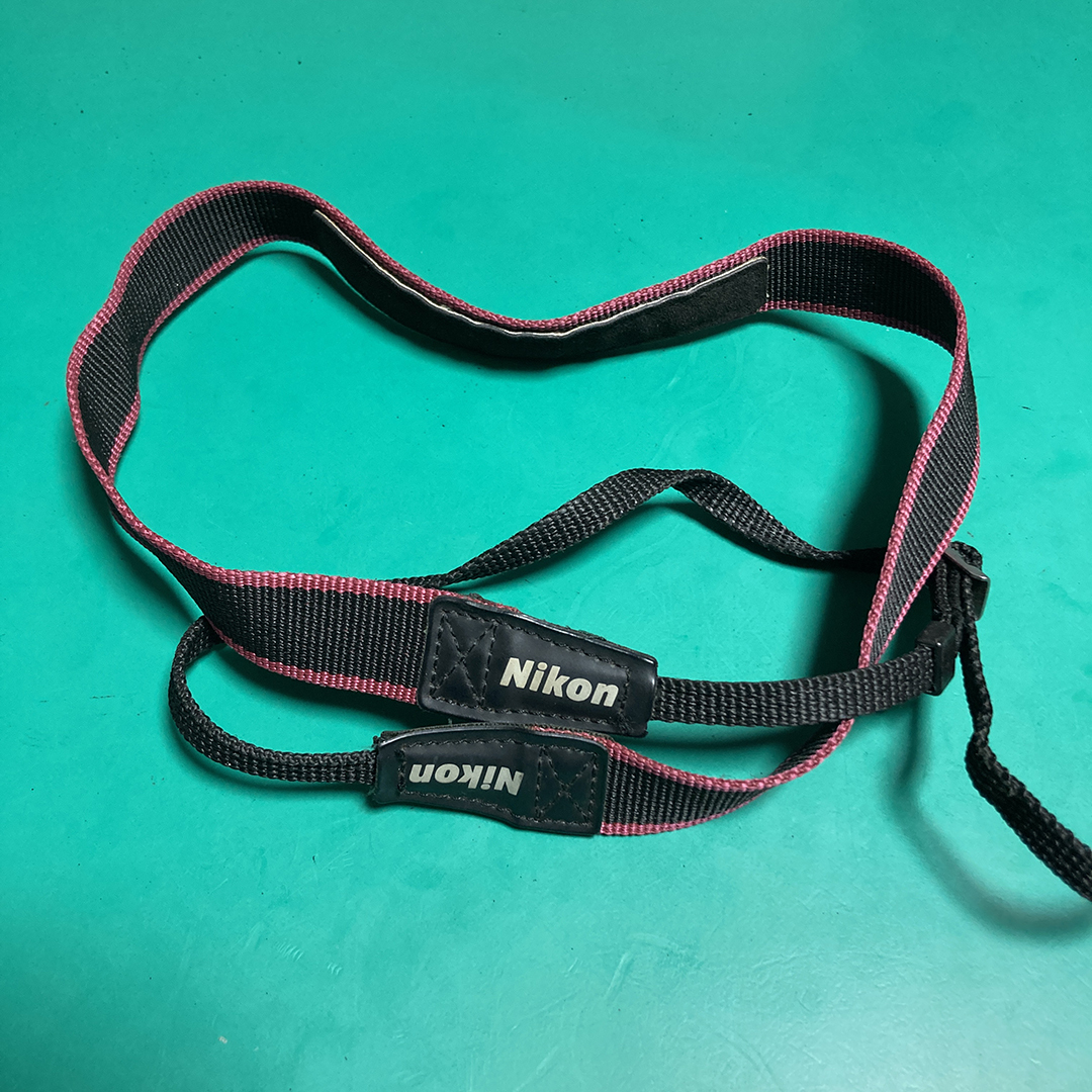 ★ ニコン ロゴ入り カメラストラップ 中古品 R00414