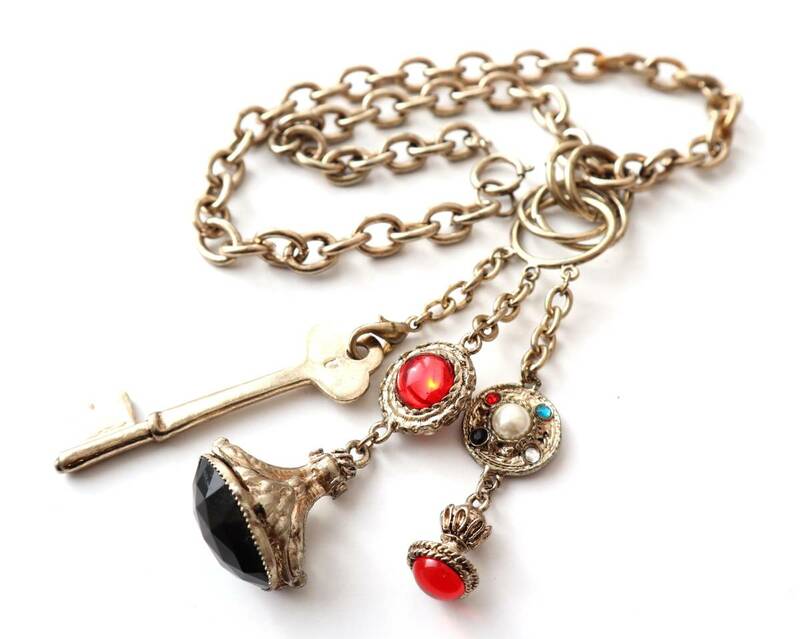 ★80s vintage black red pearl key charm necklace