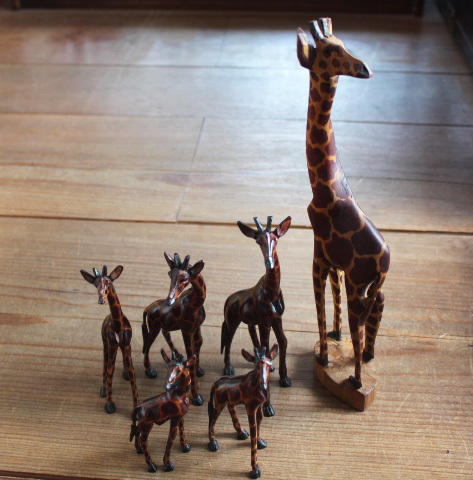 アフリカ民芸【木製 木彫り キリン 6個】サイズ違い