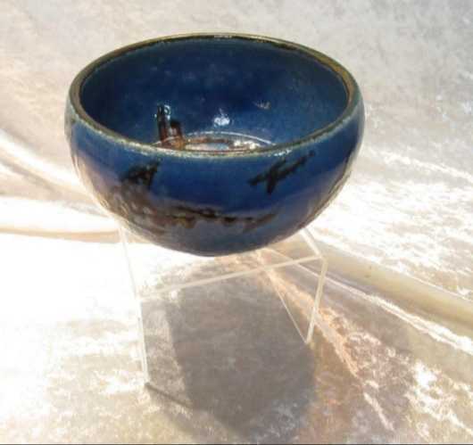 【陶磁器】ブルーのボウル 作家もの『ALLAN　PACE』茶碗 抹茶茶碗 カナダ 刻印あり ディスプレイ用品 インテリア用品