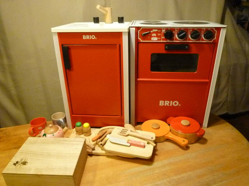 BRIO 木製のシンクや電磁調理器と食材や調理器具のセット　