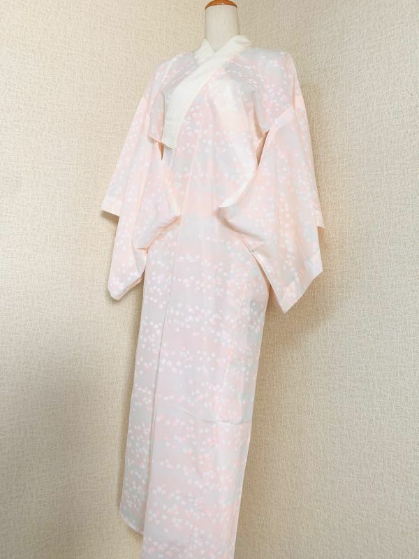 婦人　着物の長襦袢　単衣　化繊　淡いピンクに紅葉の紋様　半衿付き　夏～秋に　保管品