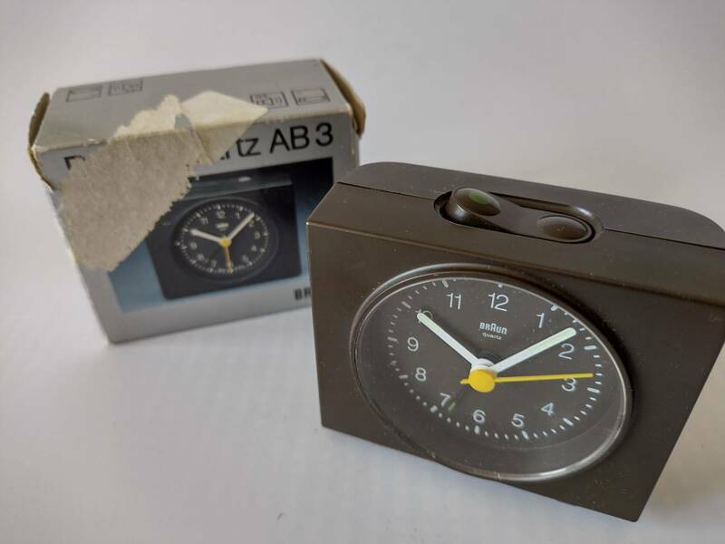 【ブラウン】BRAUN 小型置時計 シンプル横型 アラーム 珍しいドイツ製 80年代