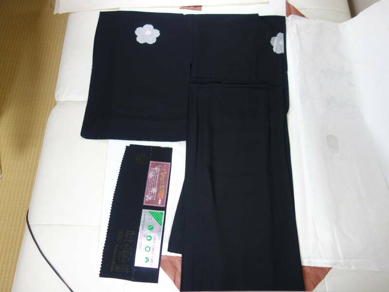 喪服　袷　正絹（絹１００％）五三の桐　和装　着物　婦人サイズM（身長１５０～１６０ｃｍ前後）日本製　未使用新品　国内正規品