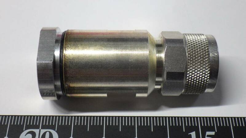 Ｎコネクター: 11N-50-9-8/003E SUHNER 50Ω　1個