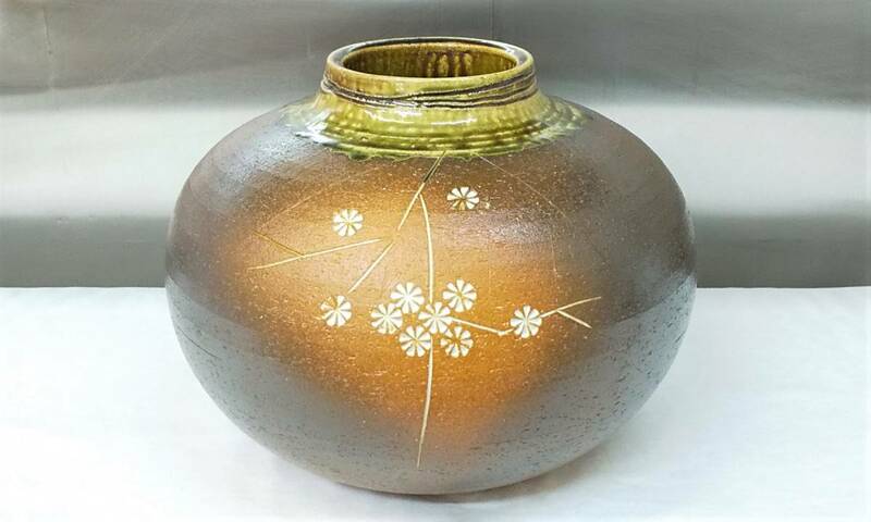  送料無料　信楽焼　駒型灰釉印花花瓶　飾壷　花器　古美術品　昭和レトロ　陶器 壷 焼物