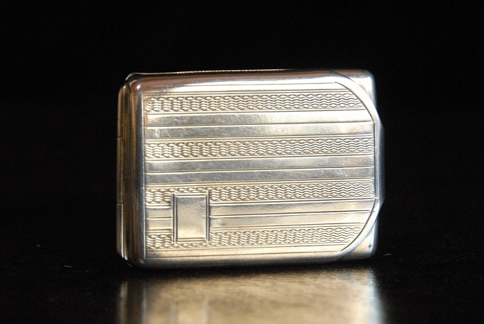 アンティーク　1930年 純銀製 レアで細工のある マッチケース(l-40)【郵パック送料無料】