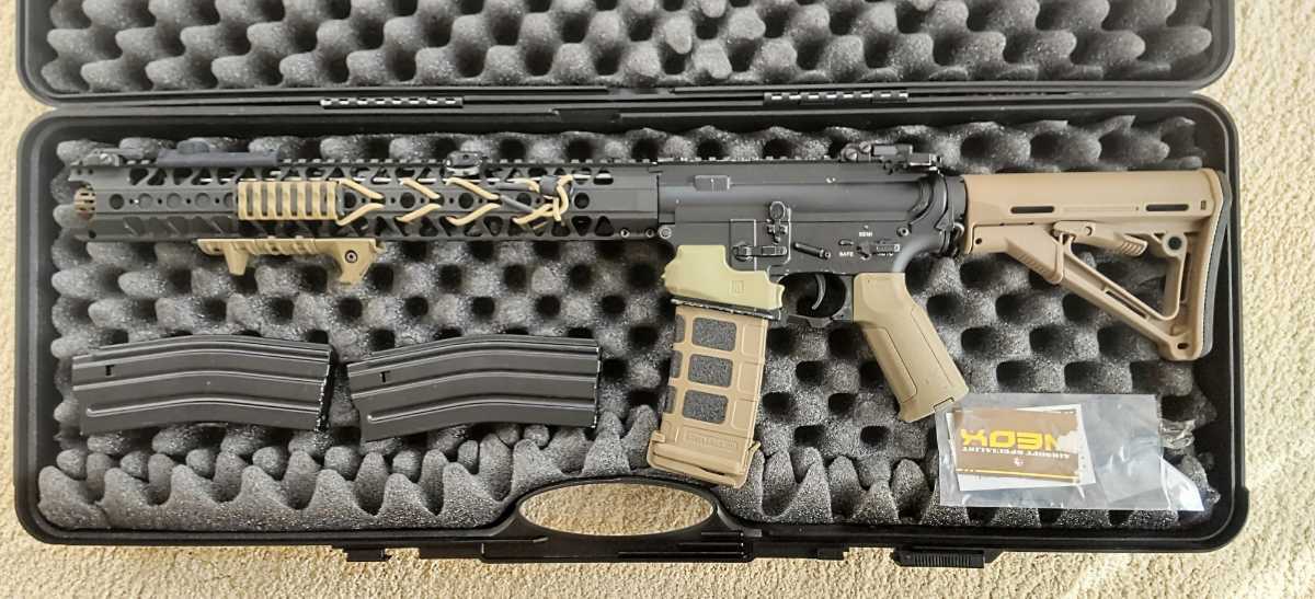 TOP JAPAN M4 カートレス電動ブローバックガン 後期型 ベース KRYTAC クライタック WAR SPORT LVOA-C カスタム マガジン3本(1本は飾り)付き