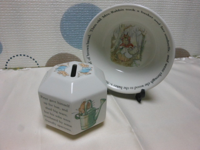 Wedgwood　ウェッジウッド　英国製・・　いつまでも愛されるピーターラビット　六角型マネーＢＯＸ（未使用）＆　ボウル（中古）