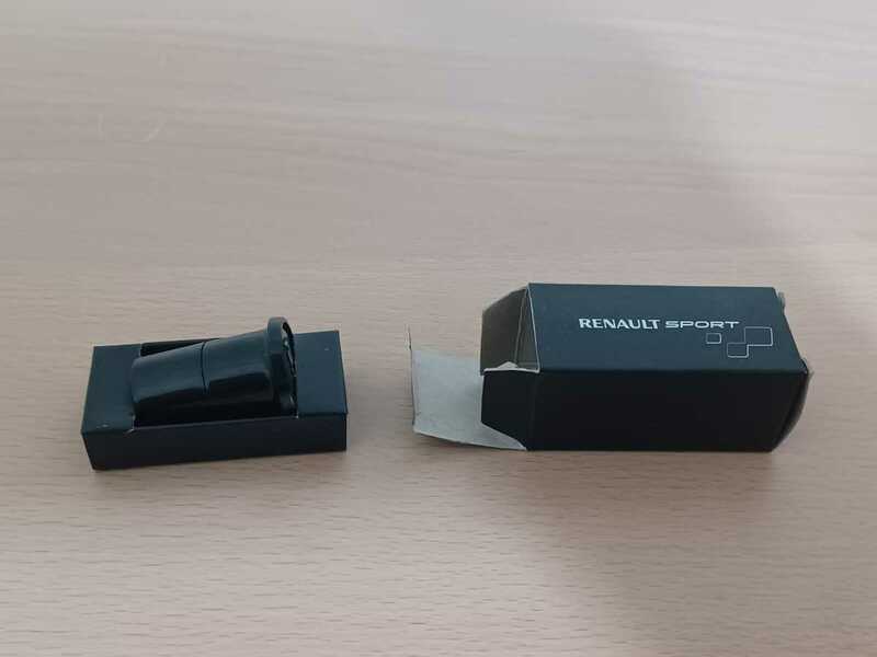 R.S. RENAULT SPORT シガーソケット 型　USB メモリー　非売品　ルノー　スポール