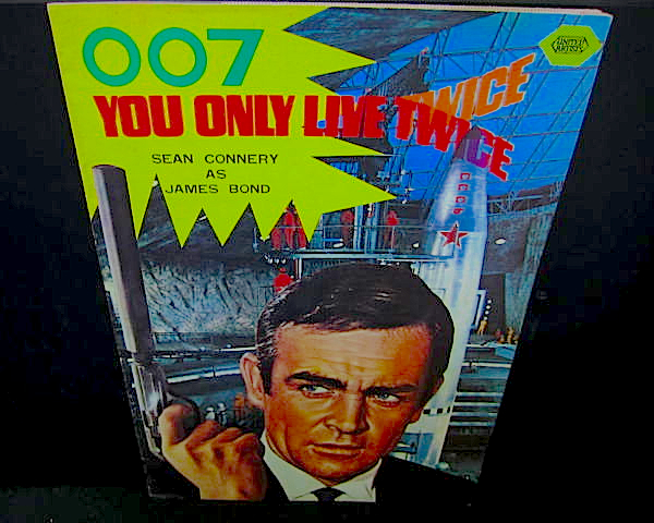 007は二度死ぬ ● 1967年 海外版 パンフレット A4版 リトルネリー ジャイロコプター　トヨタ2000GT ボンドカー ジャイロジェット銃