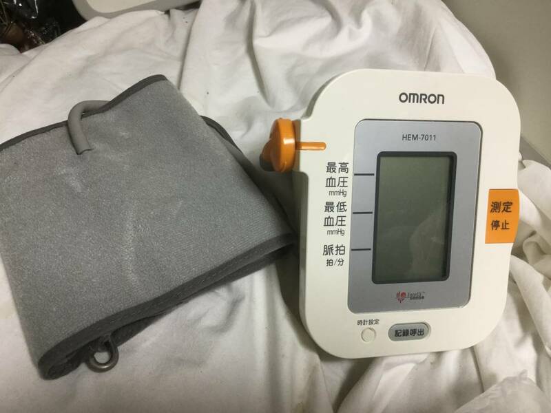 OMRON オムロン 血圧計 HEMー7011