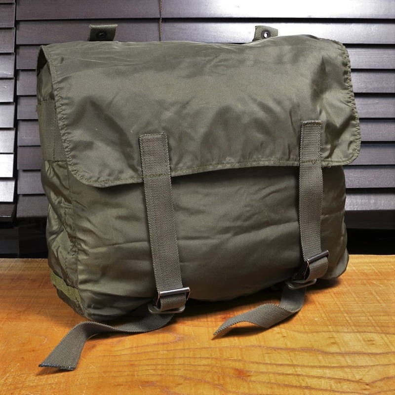 オーストリア軍放出品 ナップサック OD ナイロン製 フロントバッグ [ 収納ベルトなし / 可 ] 鞄 フロントポーチ