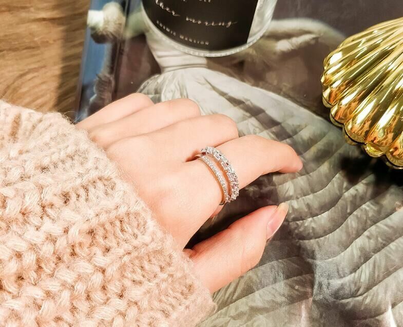 【送料無料】 指輪 ゆびわ フリーサイズ リング キュービック・ジルコニア クロス 贈り物 (11号～20号) 男女兼用 ホワイトゴールド 新品
