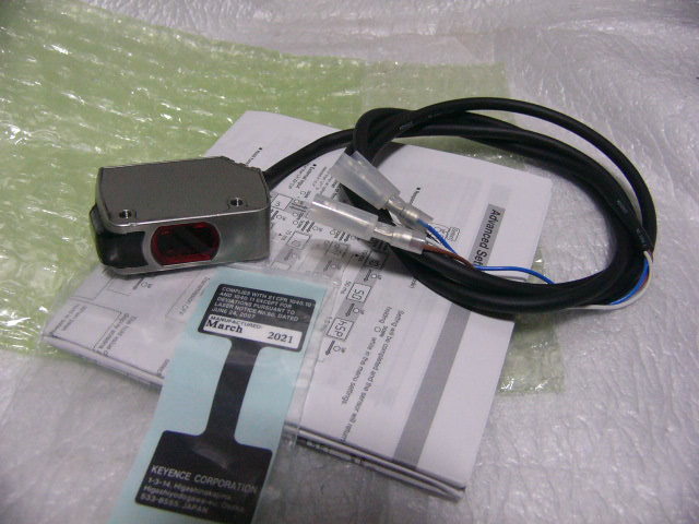 ★未使用に近い★ KEYENCE LR-ZB100N 2021年製 アンプ内蔵型CMOSレーザセンサ