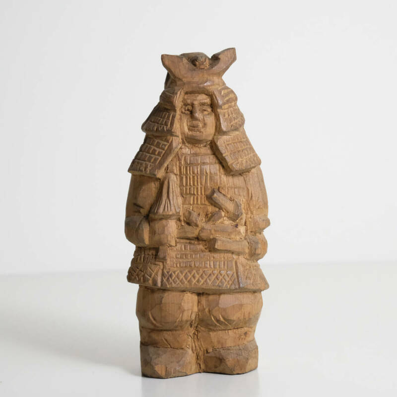 木彫りの武将 置物 オブジェ 古道具 古民芸 骨董 アンティーク 飾り 甲冑
