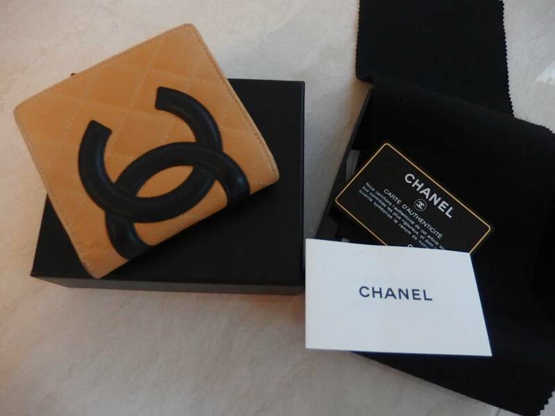 美品　シャネル　CHANEL　カンボンライン　二つ折り財布　ベージュ×黒　銀座のショップにて購入　ギャランティ　箱　完備