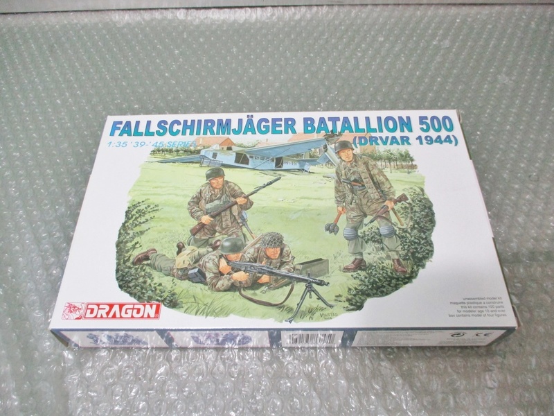 プラモデル ドラゴン DRAGON 1/35 空挺大隊 500 FALLSCHIRMJAGER BATTALLION 500 DRVAR1944 未組み立て 昔のプラモ