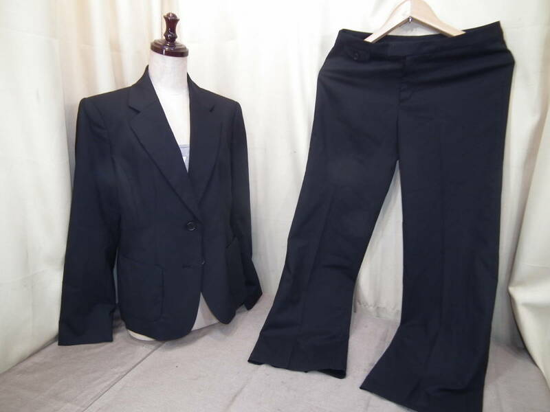 レディース ビジネス スーツ＆パンツ（Mサイズ相当）上下セット　ユニクロ　ジャケット（L） パンツ（W６４）試着程度　ブラック　　　