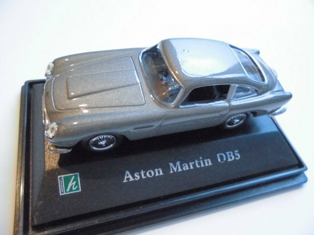 AstonMartinDB5アストンマーチンミニカー英国ナンバープレート自動車模型イギリスBMT216A装着1964年007ゴールドフィンガーボンドカー銀色