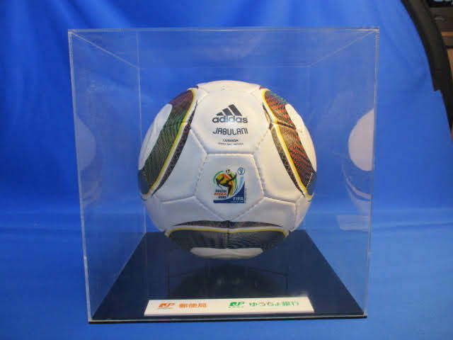 ◆非売品 ゆうちょ銀行 サッカーボール◆2010年 南アフリカワールドカップ 約24.5×24.5×H25㎝ FIFA サッカー 日本代表 展示品♪2f-81230