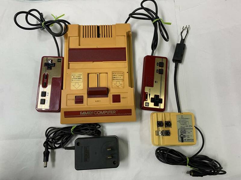 Nintendo　任天堂　ファミリーコンピューター　FC　ファミコン　本体　ジャンク品①