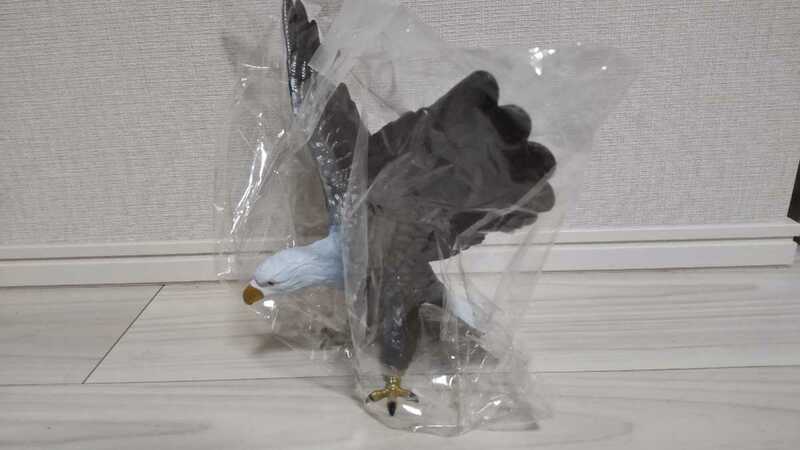 《新品》鷲 フィギュア　シルバー　グレーシルバー　大きさ：タテ(羽先から足)約24cm、ヨコ(左右の羽)約24cm　