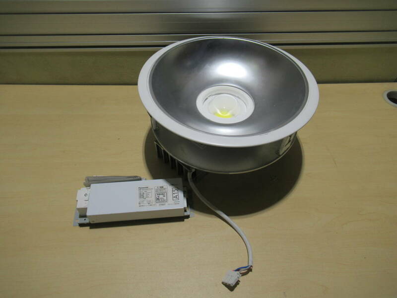 NT012565　Panasonic　天井埋込型　LEDダウンライト　本体　NDN97905　昼白色　電源ユニット　NNK99001SLZ9　中古品　点灯確認済み