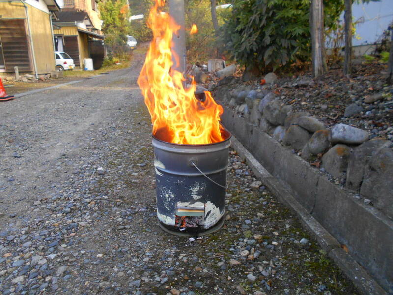 焼却炉　薪ストーブ　ペール缶　焚き火台　BBQ　コンロ　キャンプ　ストーブ　アウトドア　バーベキュー　オイル缶　ヤマト着払い