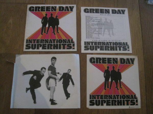 GREEN DAY グリーン・デイ INTERNATIONAL SUPERHITS! インターナショナルスーパーヒッツのステッカーとブックレット