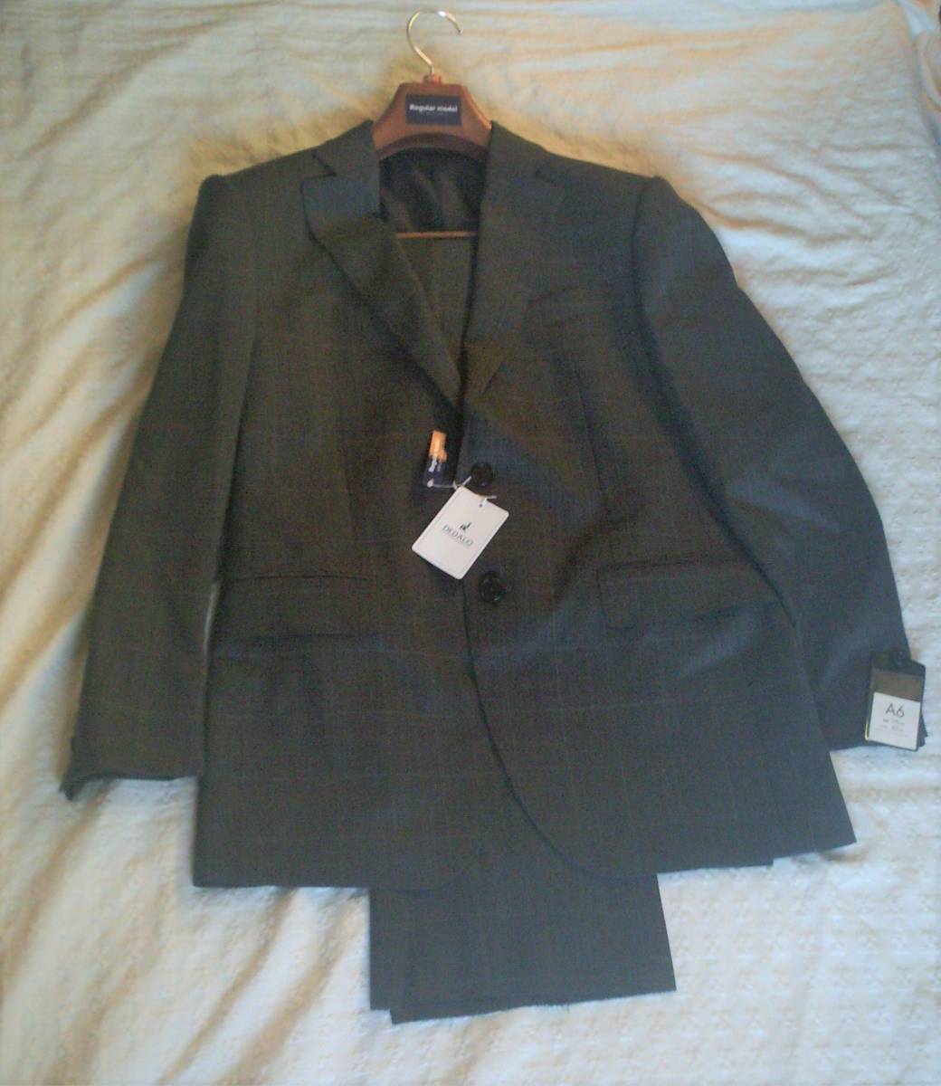 ★DEDALO　９４A６　グレーｘ白　チェック　スーツ　スタンダードシルエット　春夏物　新品★★