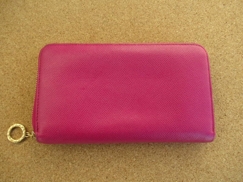 BVLGARI　希少なピンク　使い易いラウンドファスナー財布　クリーニング&コーティング済みの美品　