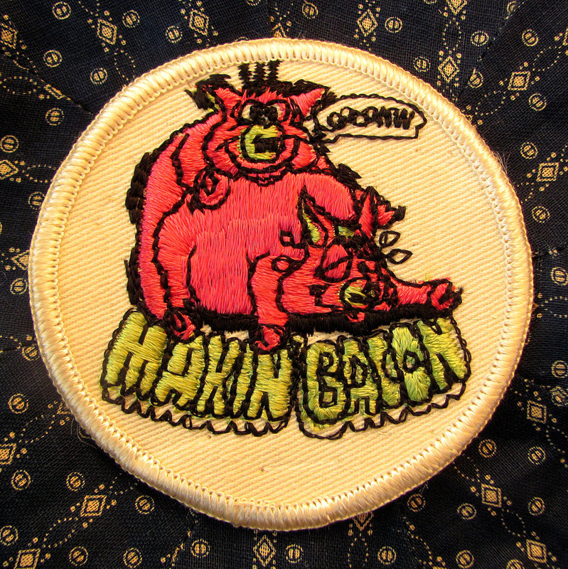【ワッペン】1970年代 USA Makin' Bacon 行為中の豚柄 （ビンテージ古着 パッチ アメリカ製 リメイクなどに