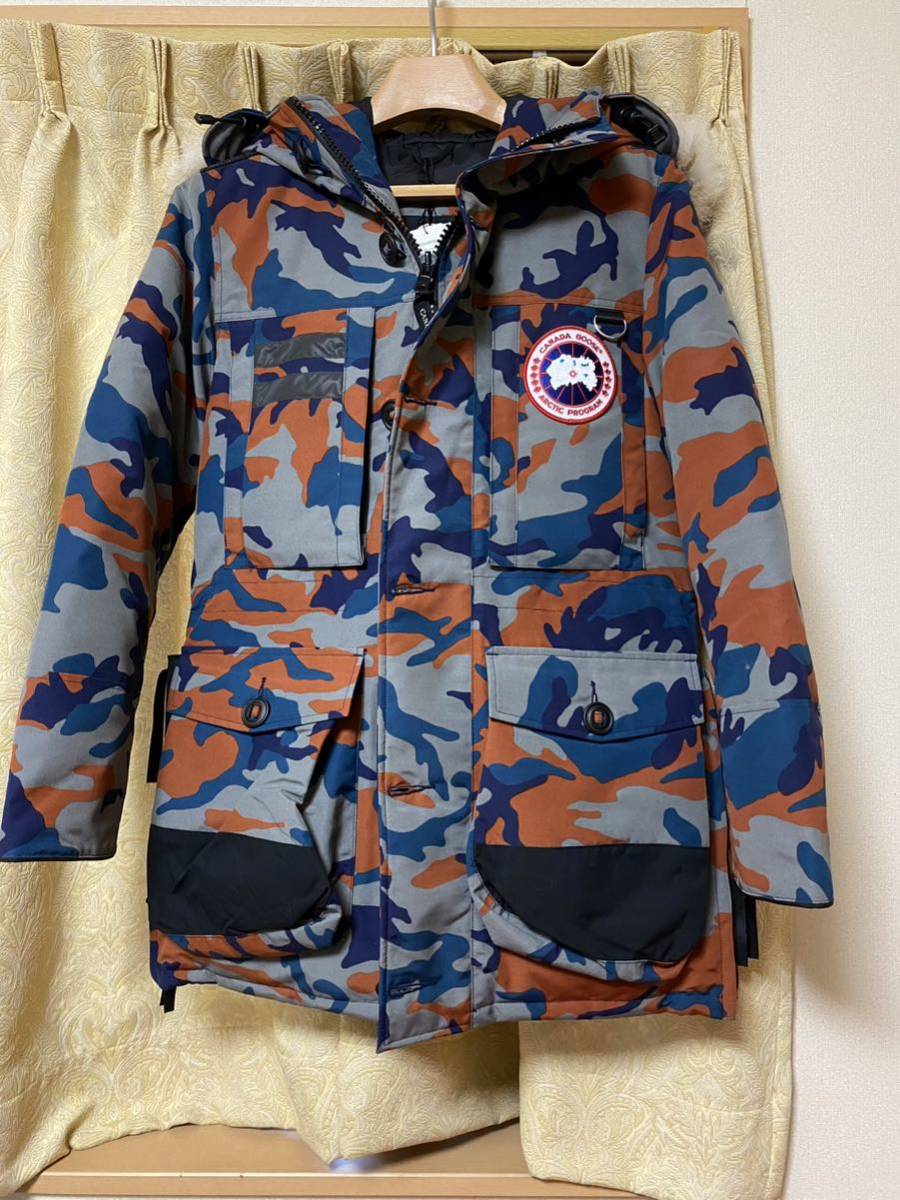 新品未使用　カナダグース マクローチ オレンジ カモ 迷彩 希少カラー Mサイズ相当　CANADA GOOSE カナダグースダウンジャケット 