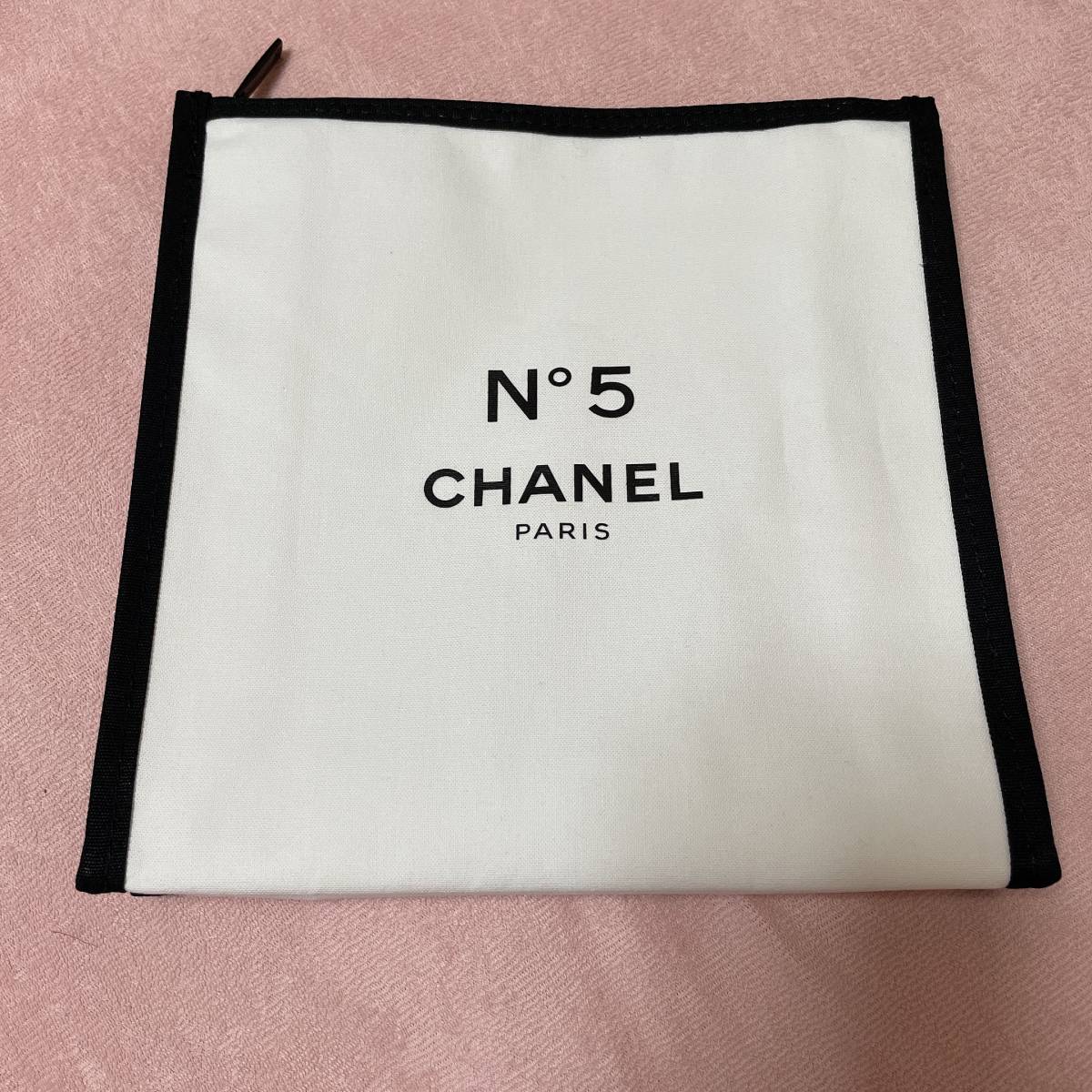 ☆値下げしました未使用品☆シャネルビューティーノベルティクラッチバッグ