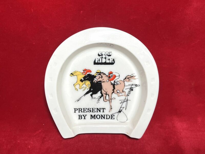 昭和レトロ 非売品 MONDE モンデクリスタル ウィスキー 陶器製 COME ON RIDER サイン入り 蹄鉄型 灰皿 ノベルティ 競馬