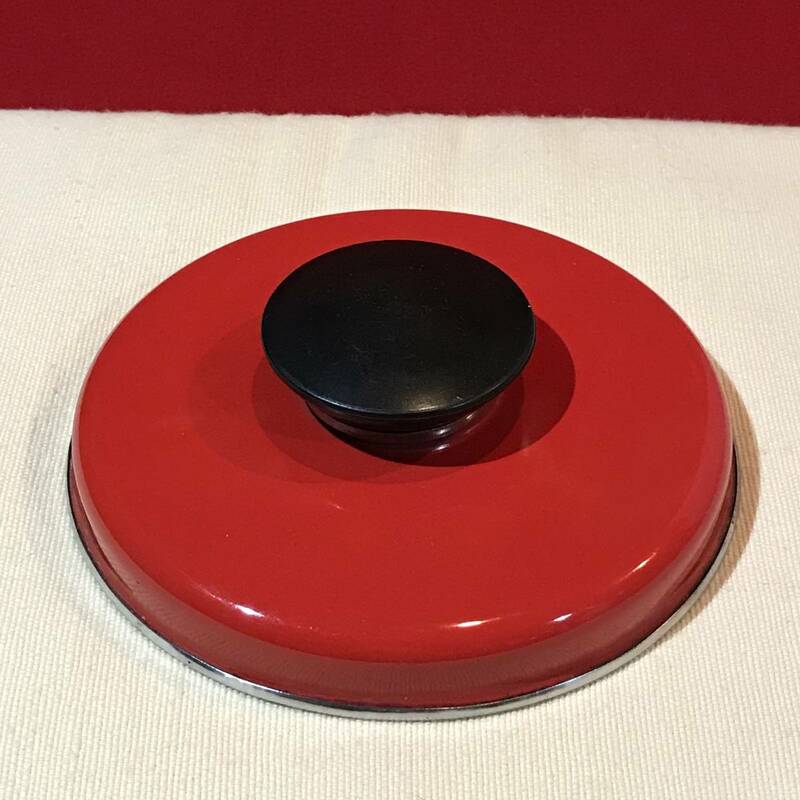 Ａ5235●レトロ とっても可愛い ホーロー鍋の赤い蓋 約φ16.9×5㎝ スレキズ汚れくもりなどあり