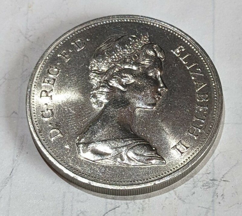 ’1972　イギリス 5シリング　　エリザベスとフィリップ　大型クラウン貨