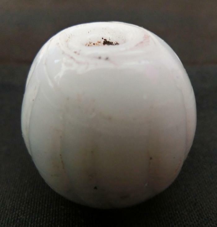 ●アイヌ玉　乳白色　蜜柑玉 　最大径24㎜　みかん　ガラス　とんぼ玉 