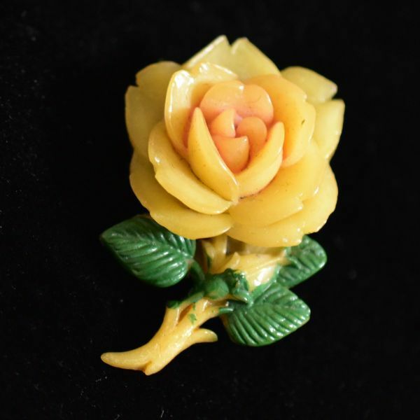 アンティーク ベークライトのバラ/ローズのブローチ 本物保証