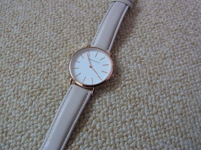 HANNAH MARTIN　シンプルデザイン腕時計（ホワイト）